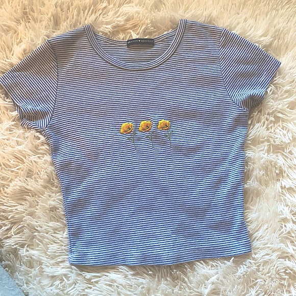 Brandy Melville Slightly Cropped Shirt - Picture 1 of 1